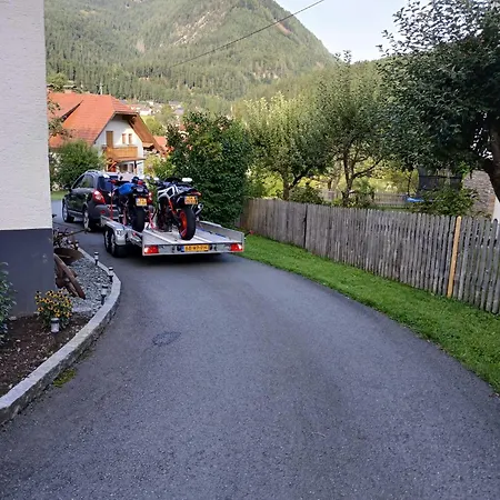 & Pensión Weissbriach